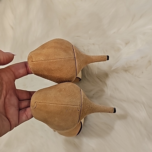 Trendy Talbots Nude Suede Heels - Picture 10 of 11